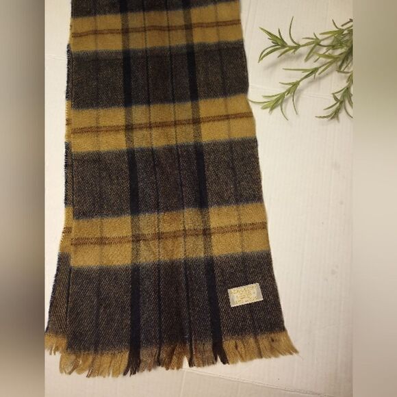 Royal Scott 100% acrylic scarf - Picture 1 of 6